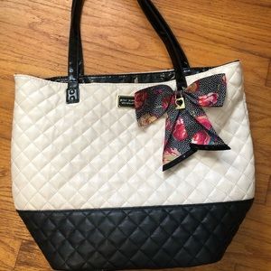 Betsy Johnson hangbag tote